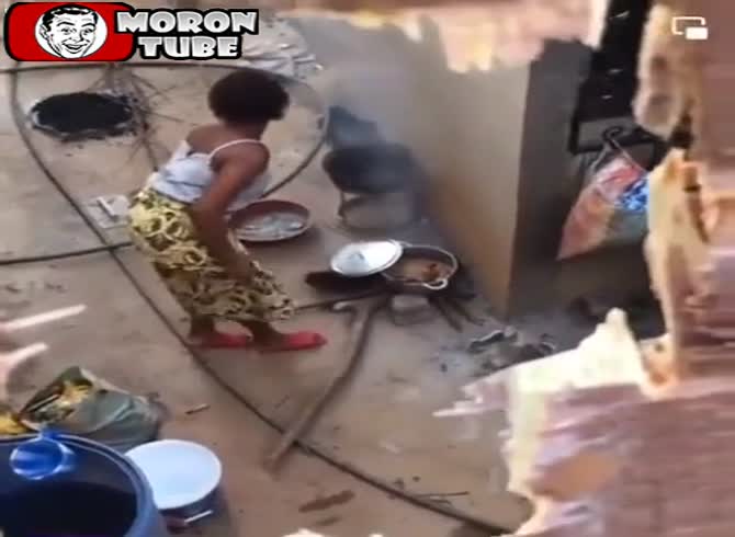 Video :For the family dinner, she throws her underwear in the pot!